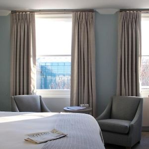 54 Queen's Gate Hotel